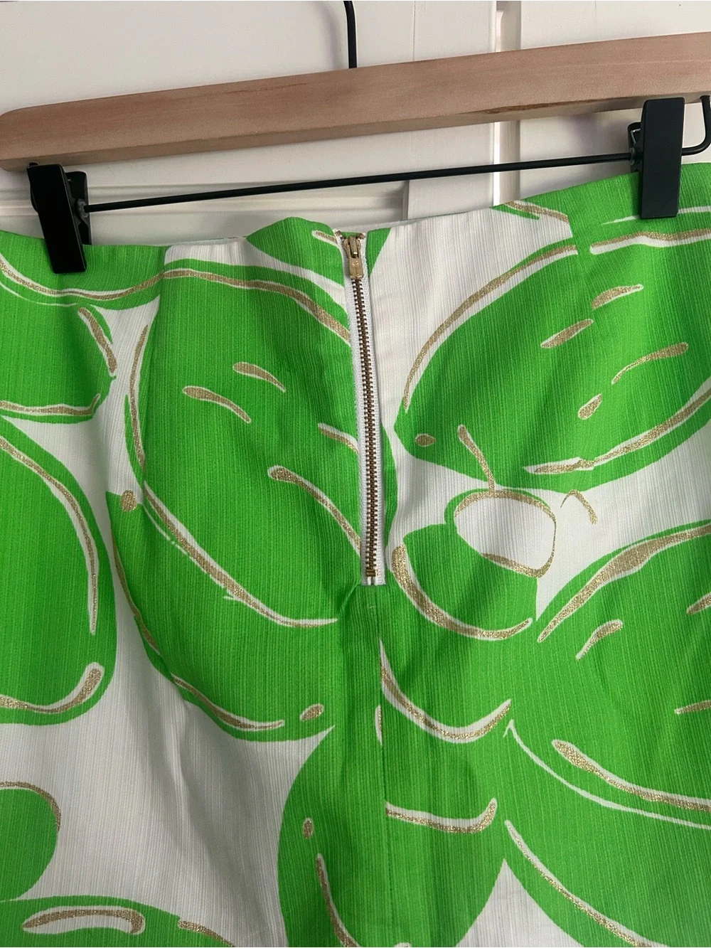 Lilly Pulitzer Tate Mini Skirt Sz 4 Bee Stinger White Green Gold Glitter Resort - Picture 5 of 5